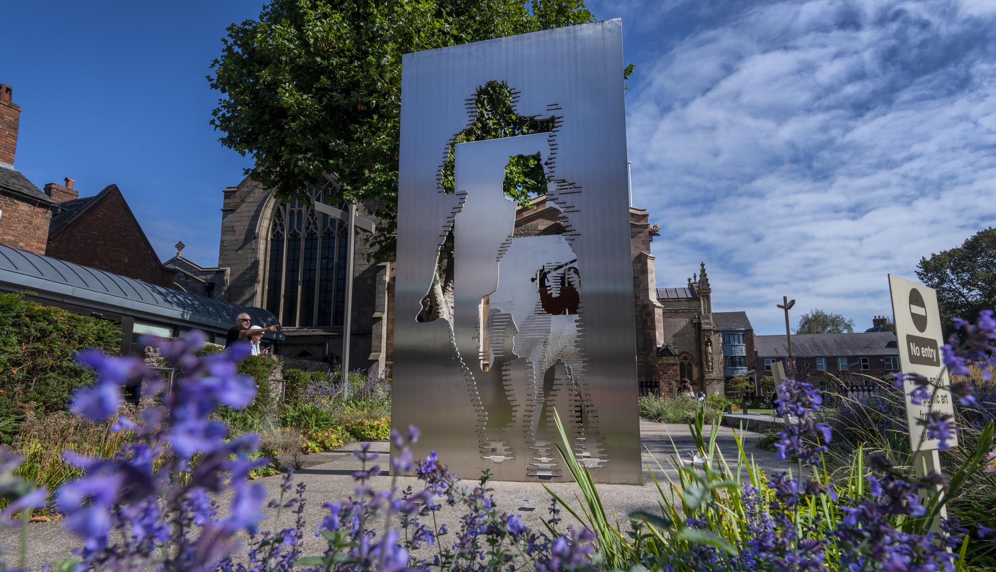 King Richard III sculpture in Cathedral Gardens